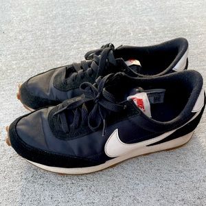 Nike Women’s Daybreak in Black/Off White/Gum - size 7.5